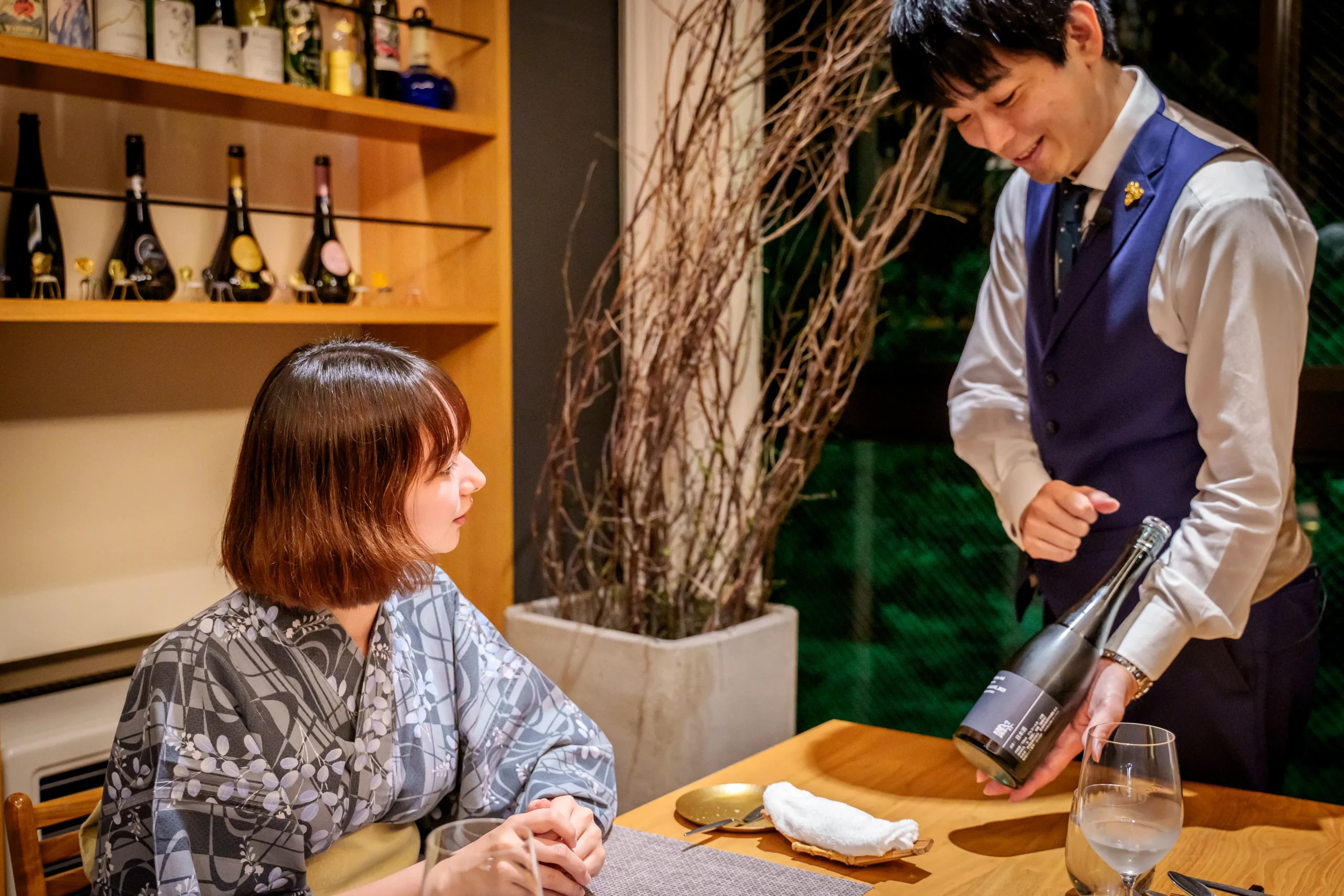 新潟地酒のペアリングコースをご用意。 お料理一皿に一つのお酒を、お食事のペースに合わせてサービスいたします