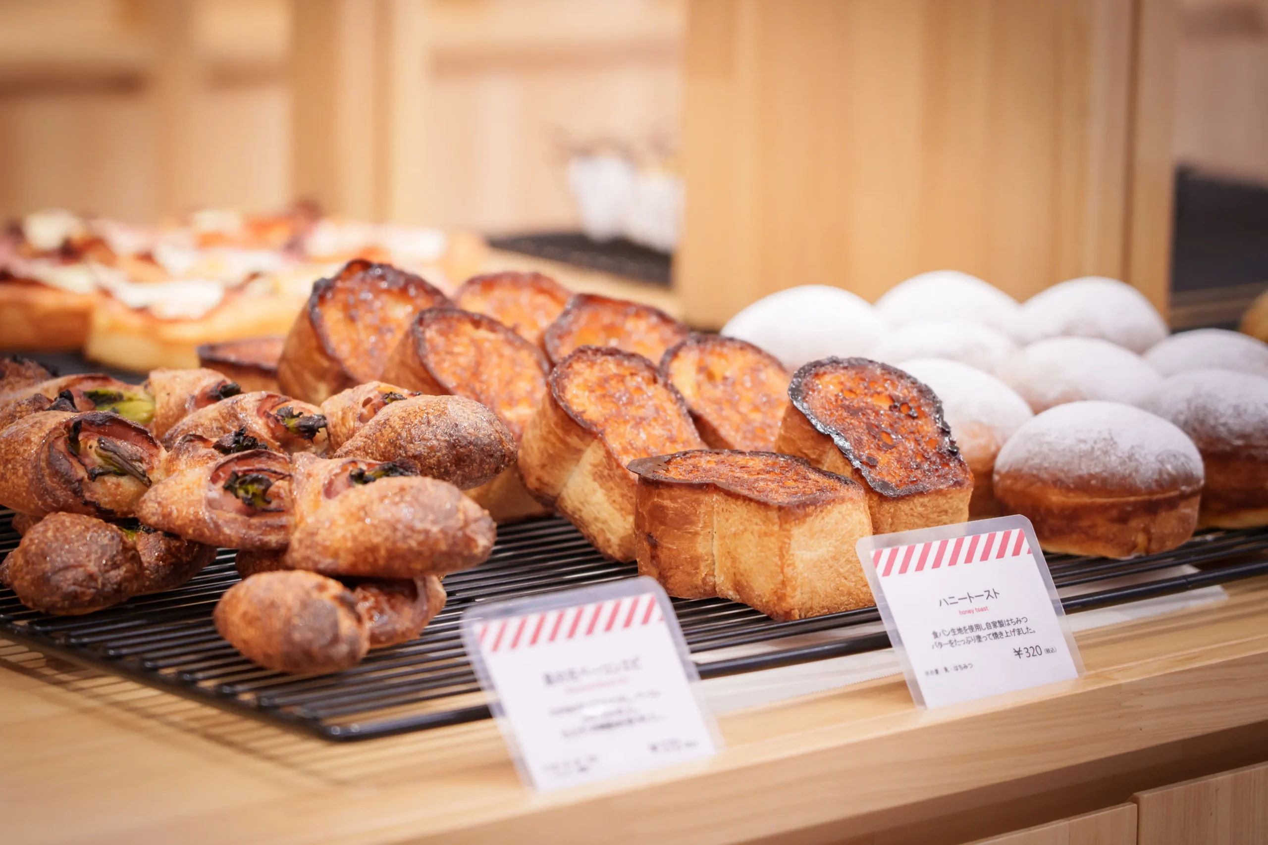 ベーカリーカフェ「MINATOYA Bakery INAWASHIRO」