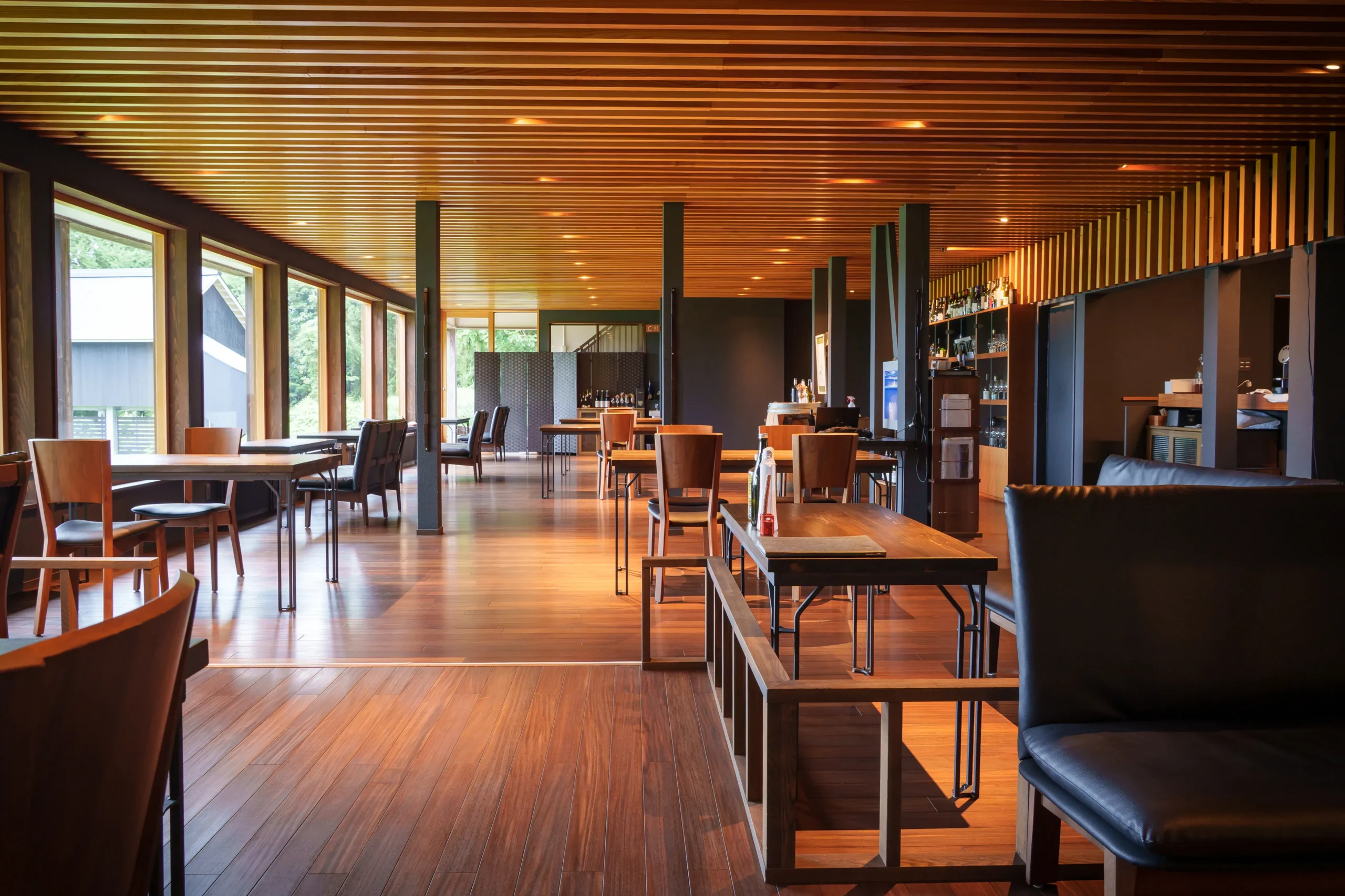 温かみあるダイニング