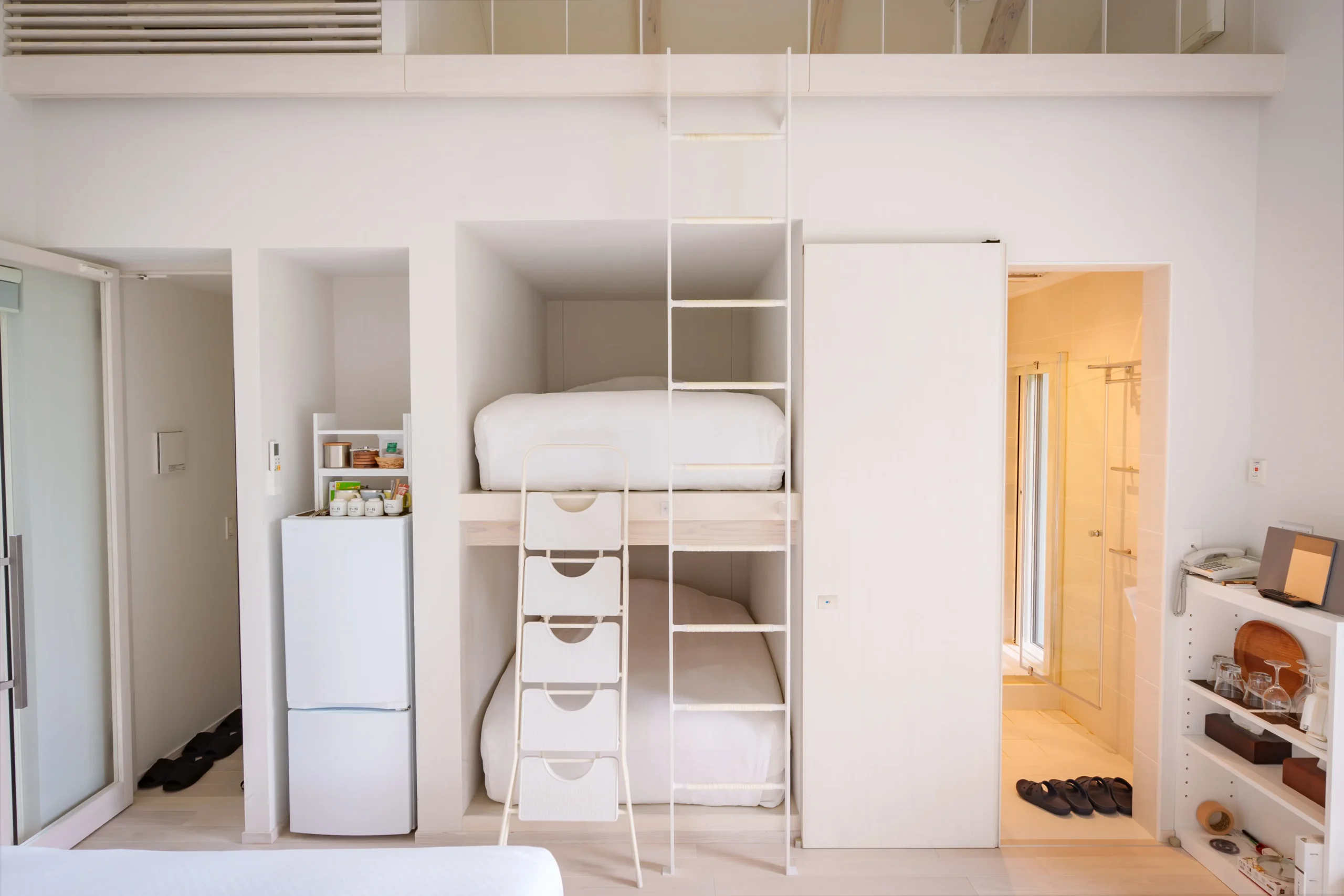 セミダブルべッド4台