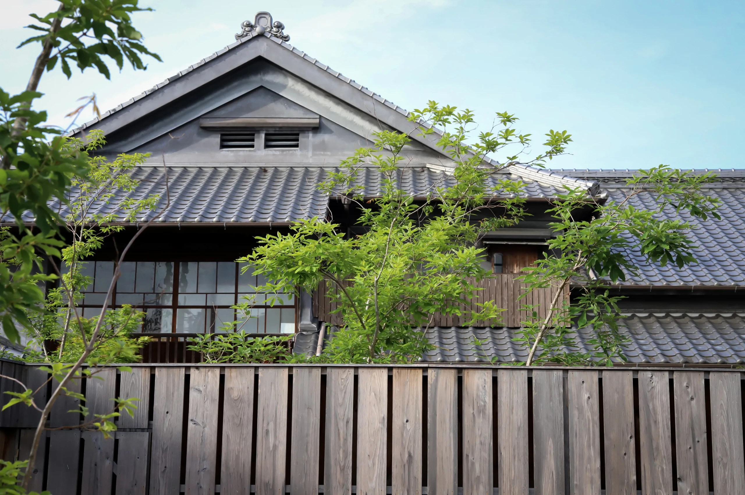 筑後吉井の町並みに溶け込む、築100年の古民家