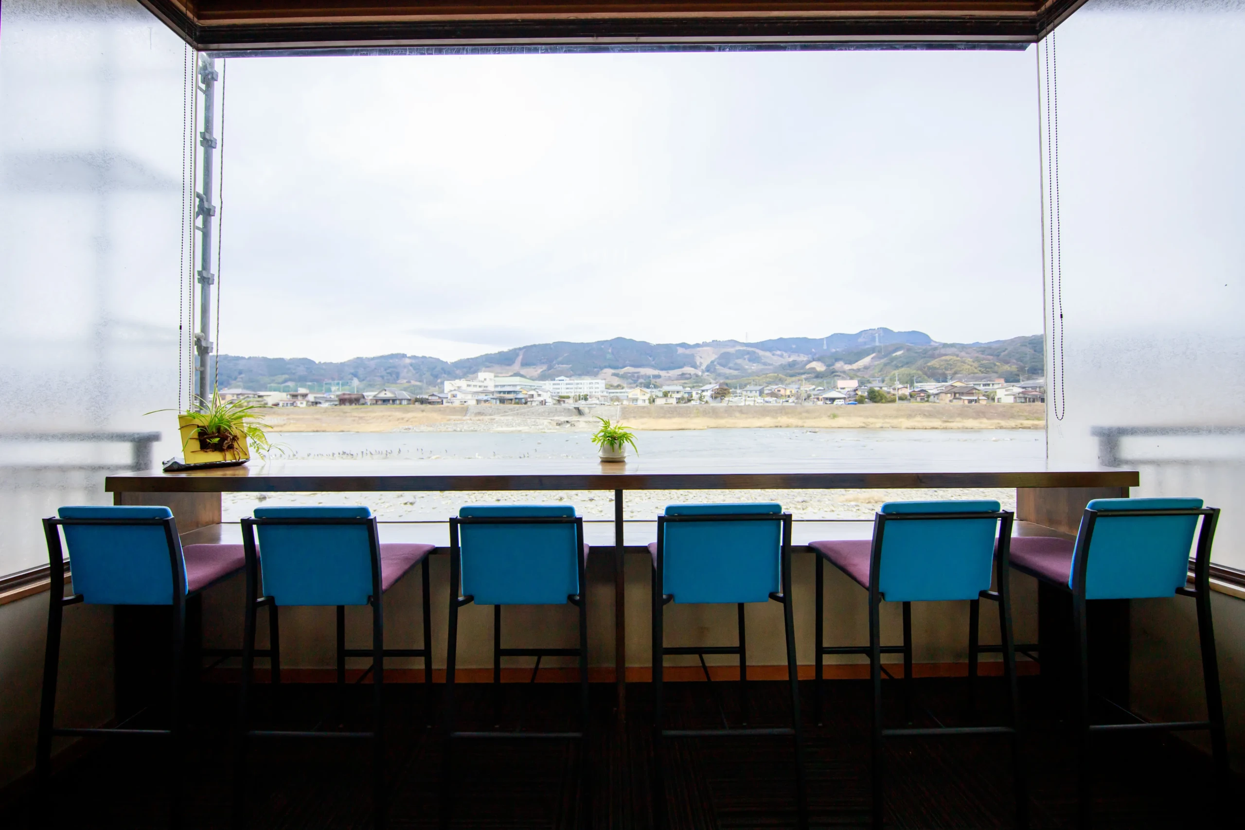 筑後川を望む絶景カウンター