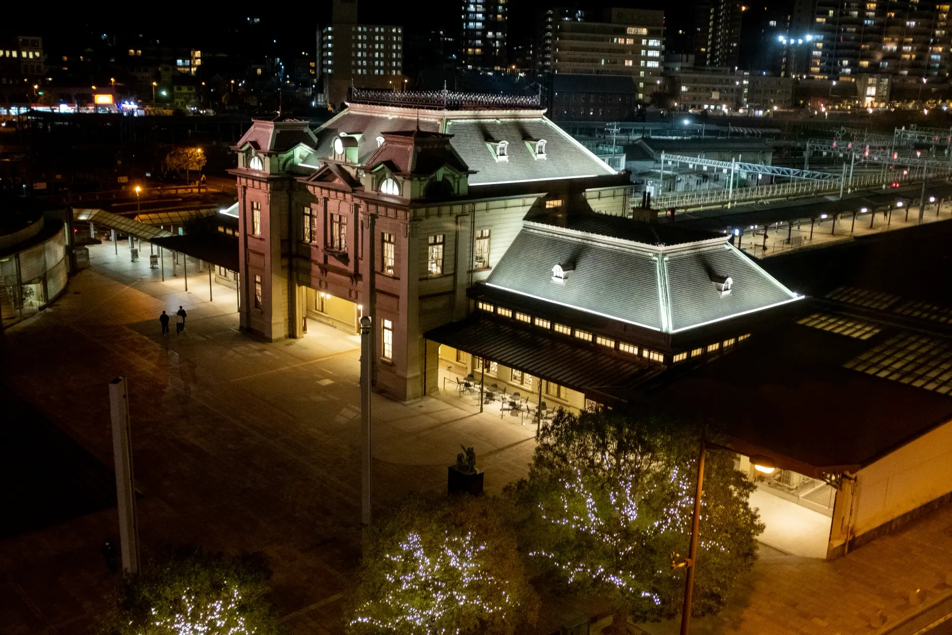 駅の夜の様子